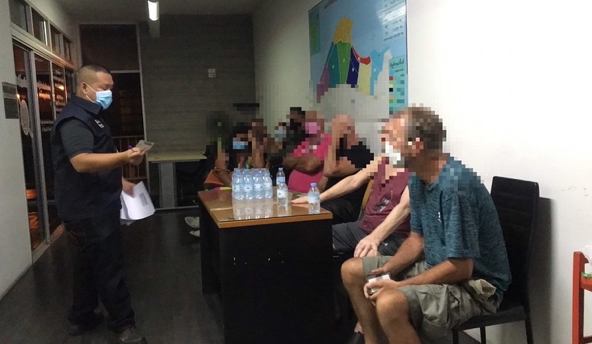 Полиция Таиланда задерживает туристов за распитие алкоголя