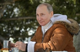Путин предложил до конца года продлить программу туристического кешбэка