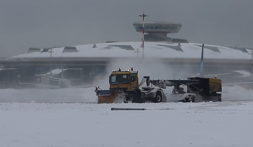 В московских аэропортах многие рейсы задерживаются с отправлением