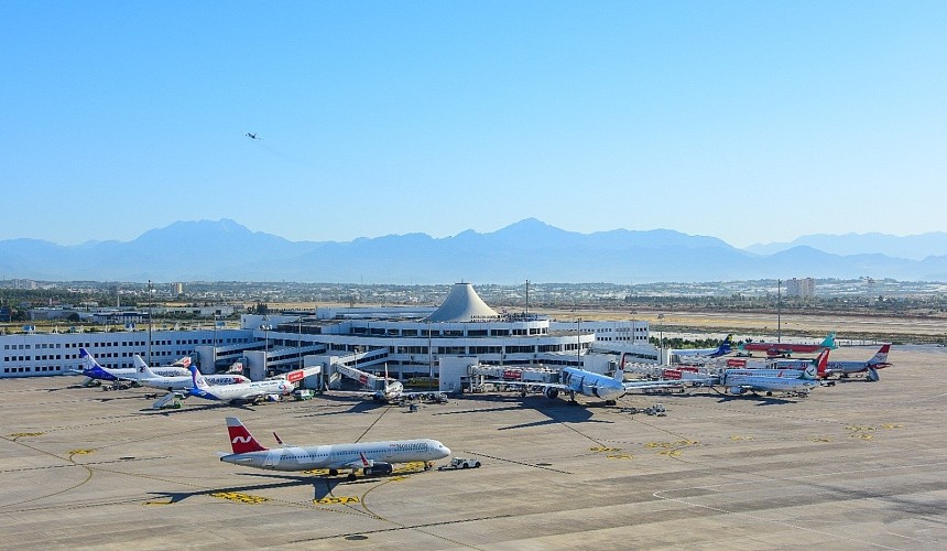 Авиакомпания Turkish Airlines отвезла туристов в Анталью с опозданием на 13 часов