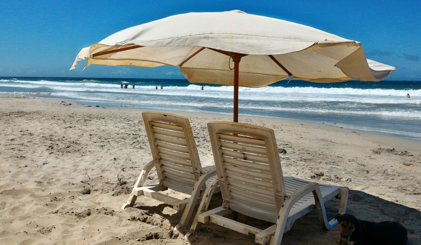 В Крыму туристам продают тень на пляже за 150 рублей