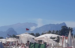 Недалеко от Антальи снова вспыхнул лесной пожар