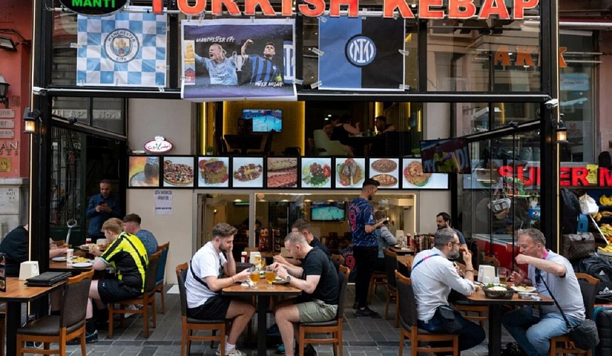 В Турции объявили бойкот кафе и ресторанам