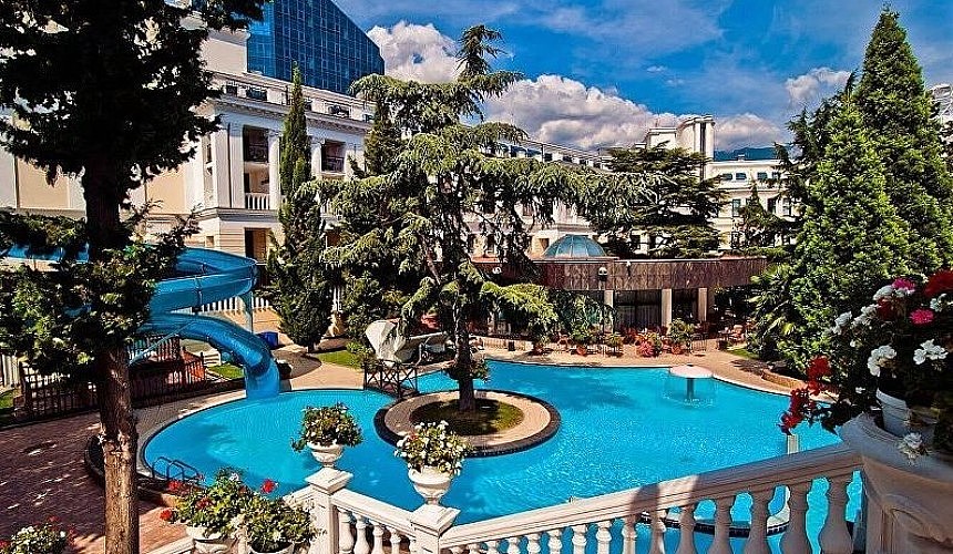 Крупные отели Крыма продлевают проживание туристов бесплатно
