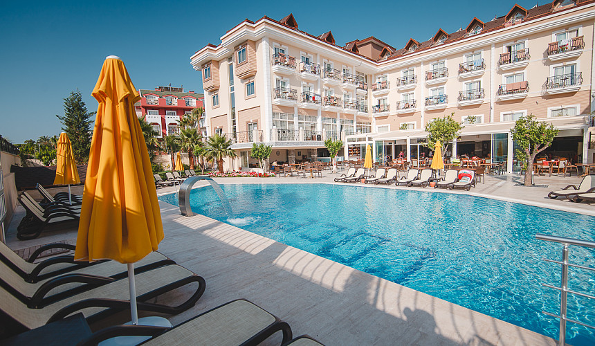 Отель в Турции принимает жителей Украины на длительный срок
