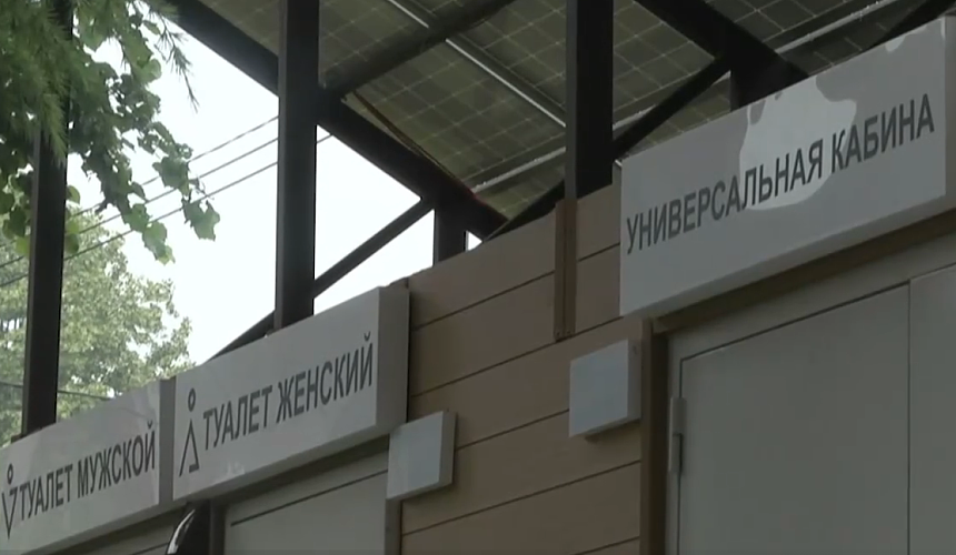 «Туалеты стоят как памятники»: жители Сочи жалуются мэру