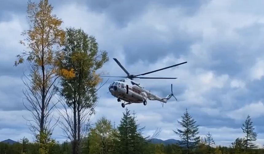 Для спасения туристов дважды за сутки поднимали вертолеты