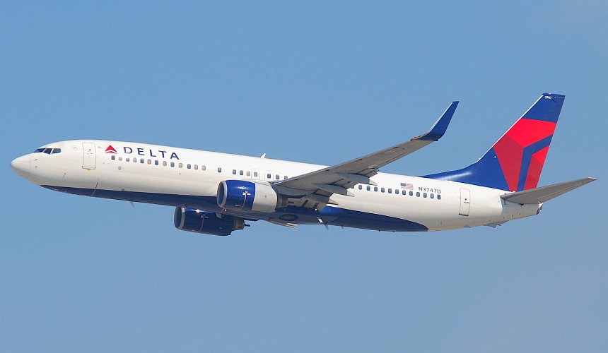 Самолеты Boeing 737NG проверят на трещины