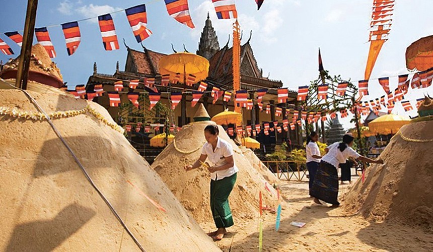 Камбоджа намерена принимать иностранных туристов с ноября