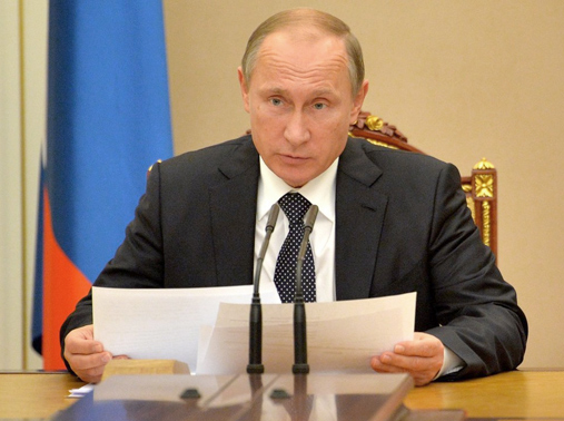 Владимир Путин разрешил россиянам иметь по два загранпаспорта