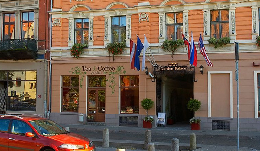 Вооруженные люди захватили отель в Риге