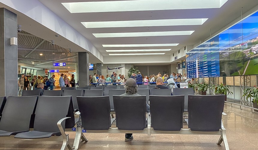 Российский турист уже больше двух месяцев живет в аэропорту Минска