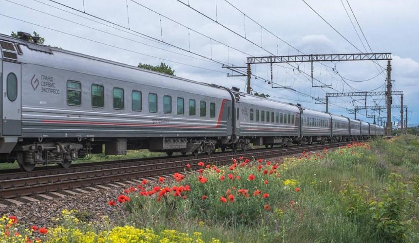 Купить нижнее место в купе на поезде в Крым практически невозможно