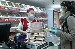 Самолетную еду начнут продавать в обычных магазинах