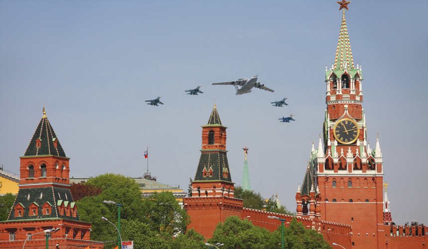 Парадом Победы туристов в Москву не заманишь?