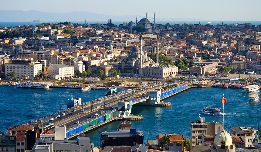 Туристы еще могут купить недорогие билеты на Новый год в Стамбул и Дубай
