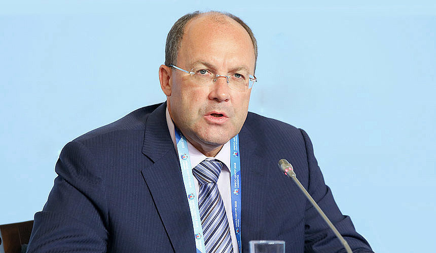 Глава Ростуризма призвал туристов быть осторожнее в Париже