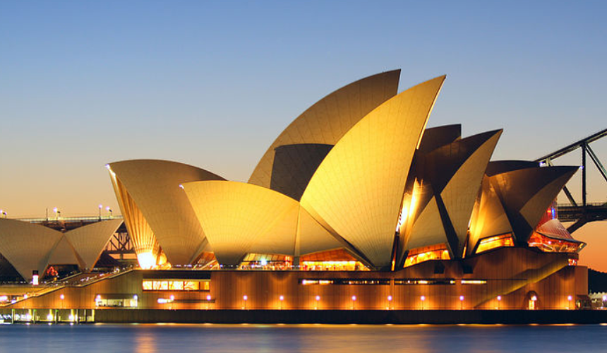 Глава Qantas призвал не затягивать с открытием границ Австралии для туристов