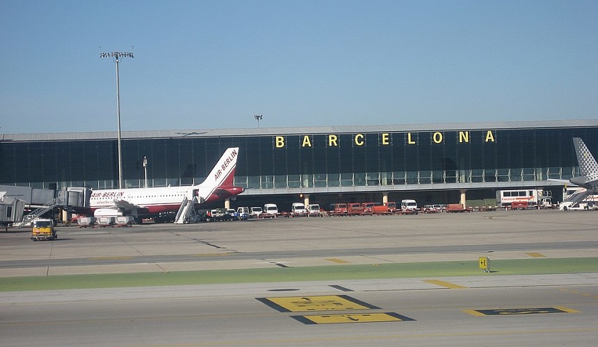 Туристы из России проморгали сумку с люксовыми украшениями в аэропорту Барселоны