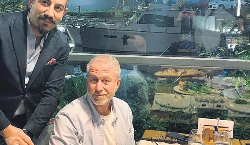 За ужин в Стамбуле Абрамович оставил больше 500 тысяч рублей чаевых