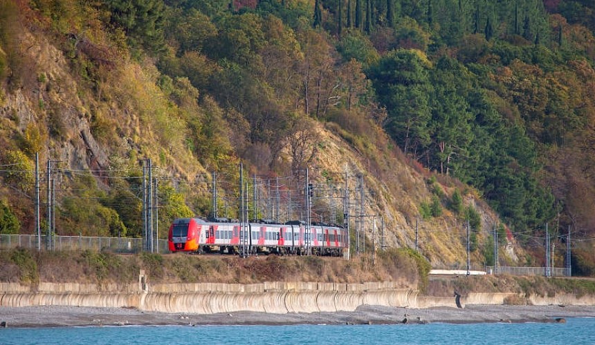 Туристы рады «Ласточкам» в Абхазию, но просят больше поездов в Анапу