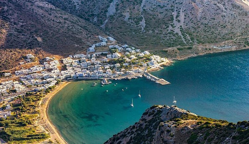 Грецию признали недружественной: как это скажется на туризме?