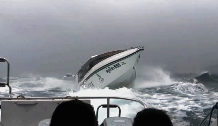 Туристов па Пхукете подвергли опасности: катера вышли в море, несмотря на шторм