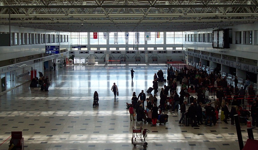 Пассажиры Red Wings после поломки самолета на 19 часов застряли в аэропорту Антальи