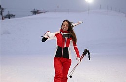 Зарина Догузова впервые встала на лыжи