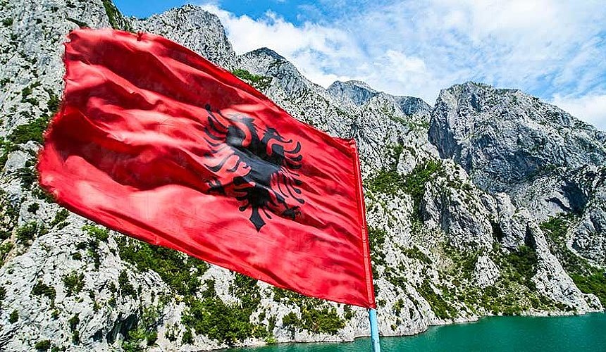Албания ужесточает правила въезда для российских туристов