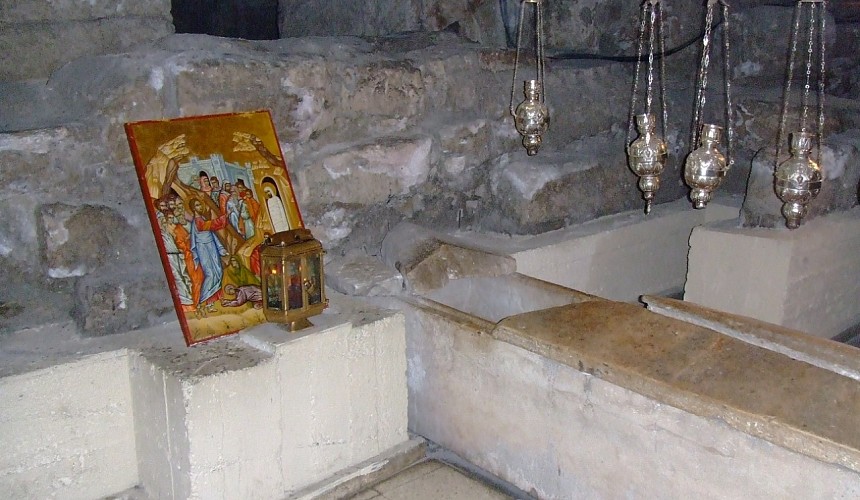 Российская туристка застряла в саркофаге Святого Лазаря на Кипре