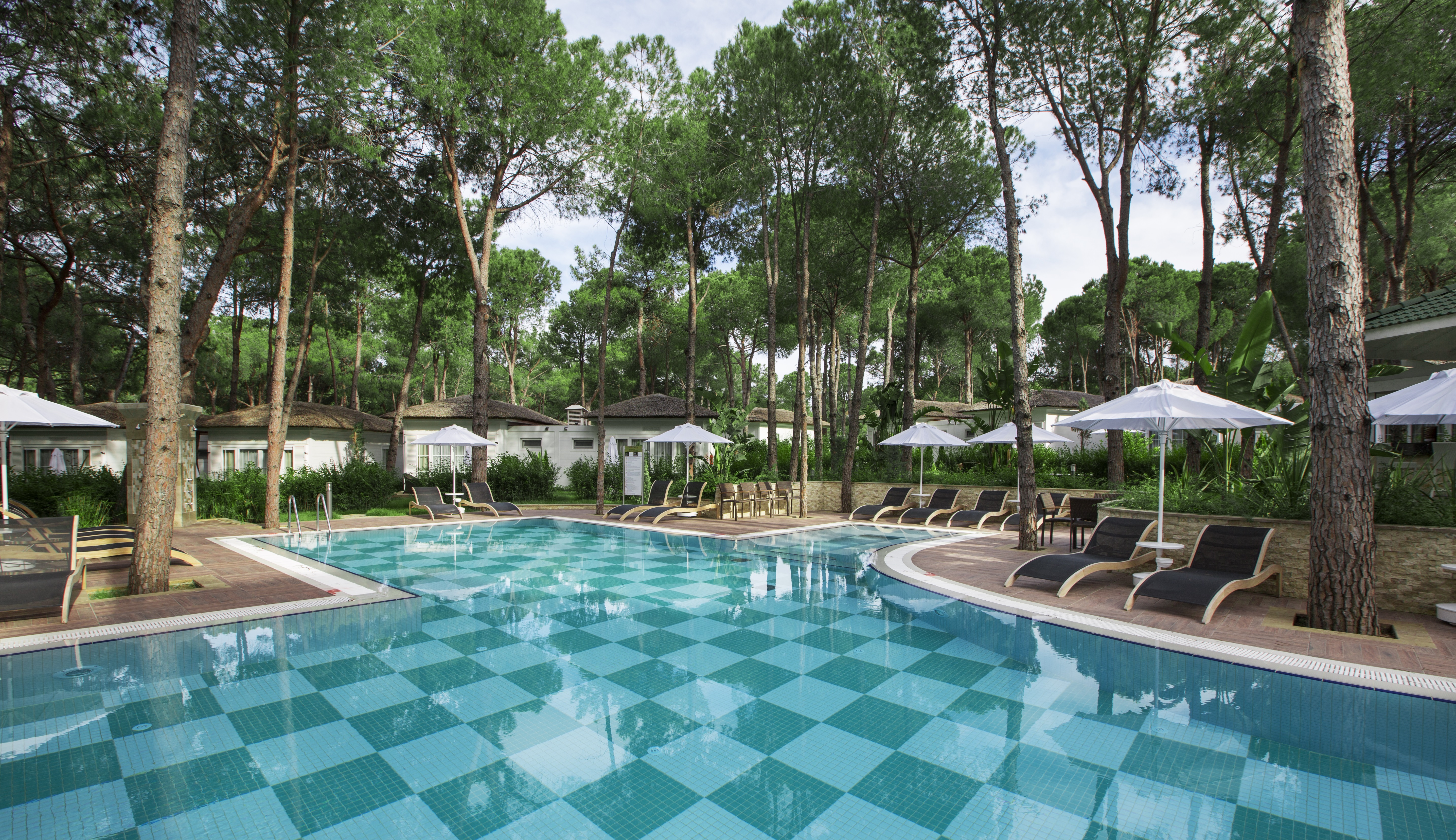 Что вы знаете о привилегированной жизни? Давайте проверим на отеле Nirvana Lagoon Villas Suites & Spa
