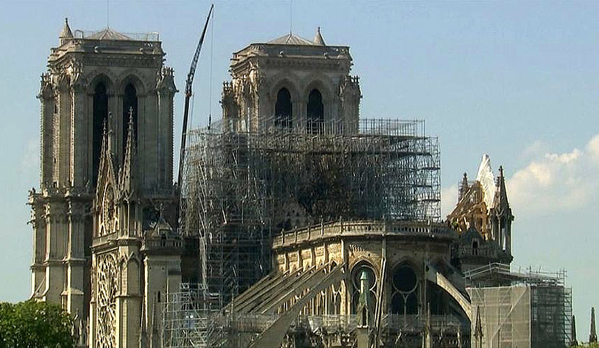 Спрос на майские праздники в Париже увеличился