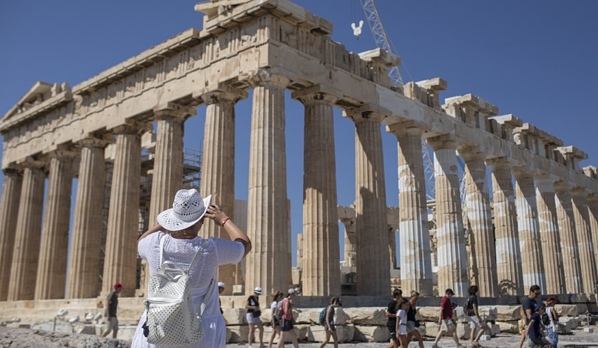 Греция продлевает действующие правила въезда для российских туристов