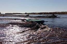 Лодки с 12 туристами перевернулись во время сплава в Магаданской области