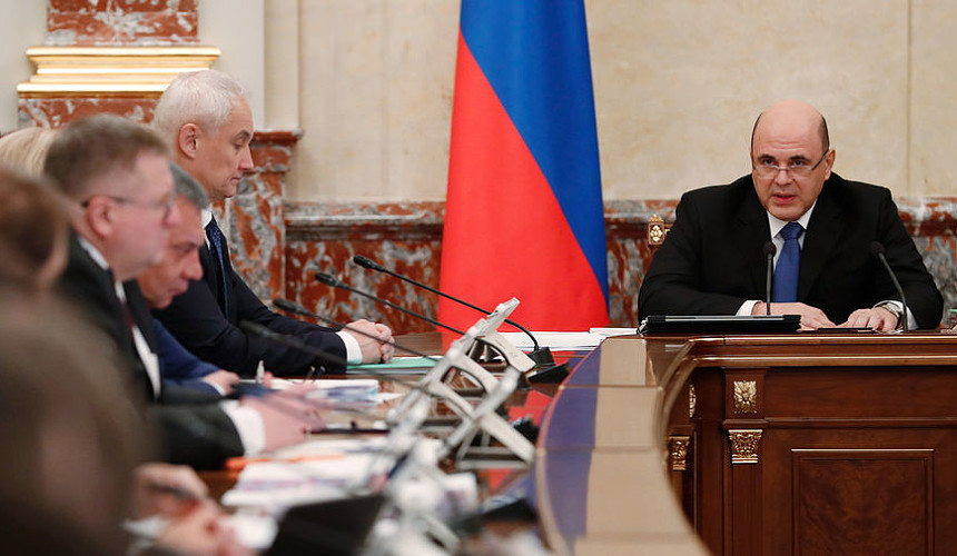 Кабмин: Россия снимает ковидные ограничения на пересечение границы