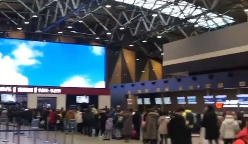 Туристы недовольны очередями в аэропорту Шереметьево