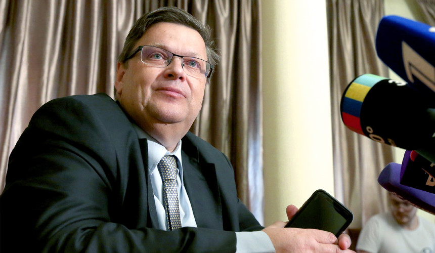 Глава «Натали Турс» собрал пресс-конференцию
