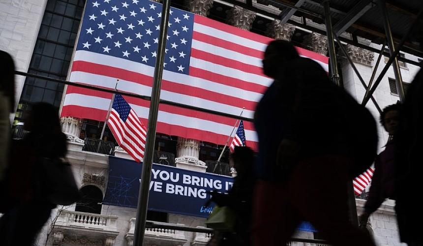 Границы США могут закрыться даже для привитых российских туристов