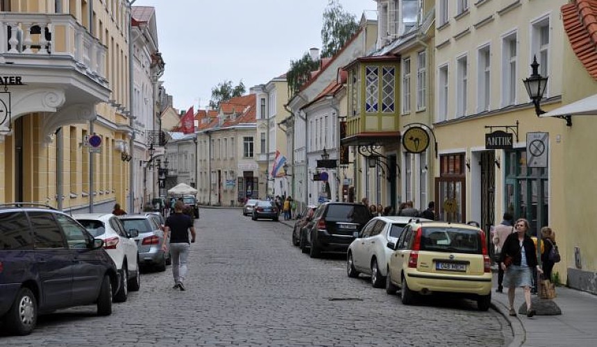 Автомобили у россиян в Эстонии пока отбирать не будут 