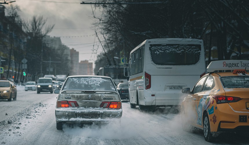 В Москве из-за сильного снегопада выросли цены на такси 