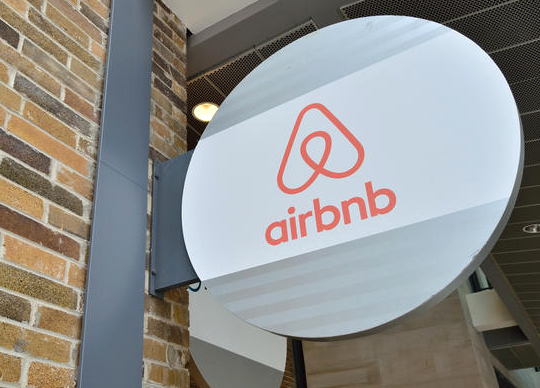 Airbnb закрыло российское юрлицо