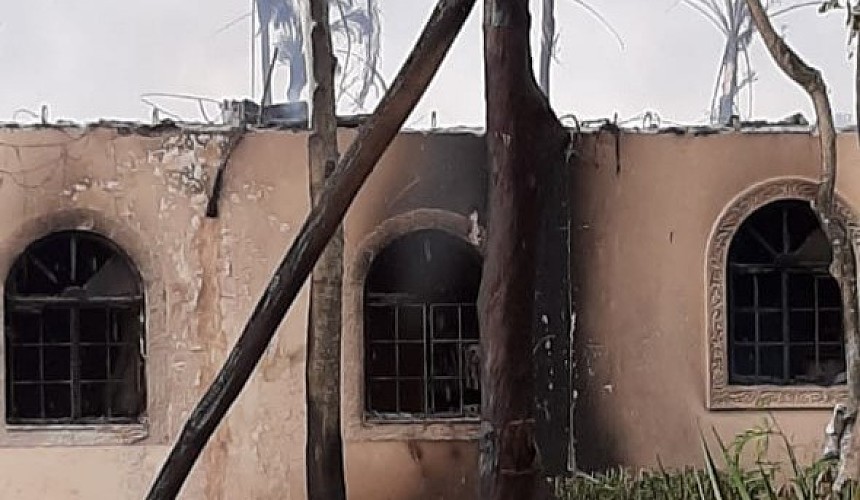 Стало известно, куда разместили туристов двух сгоревших отелей на Занзибаре