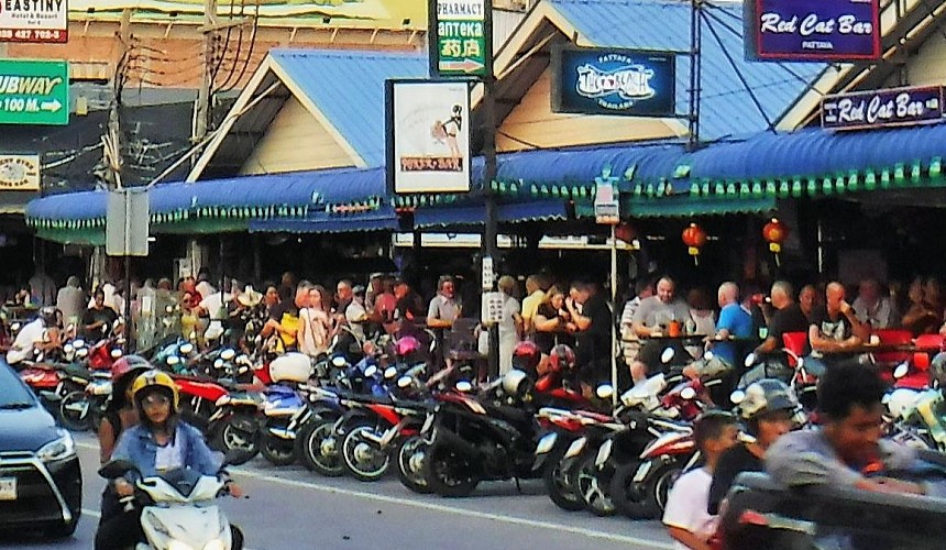 В Таиланде пенсионеров-туристов заподозрили в создании мотоциклетных банд