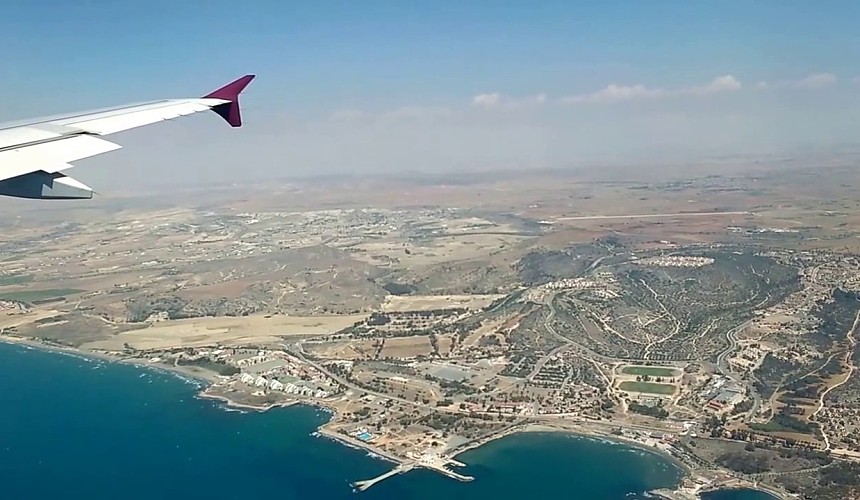 Туроператор Библио-Глобус отправил российских туристов на Кипр через Ереван