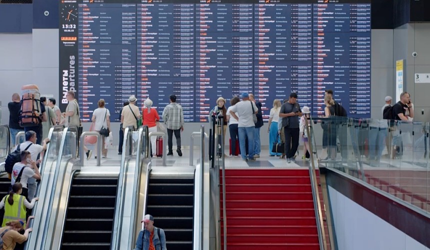 Очереди по всей России: система бронирования в аэропортах дала сбой