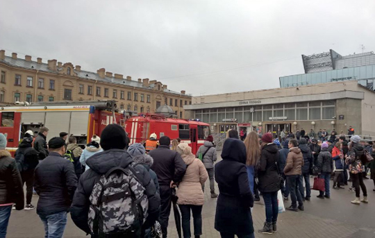 Взрыв в петербургском метро: СМИ сообщают о 10 погибших