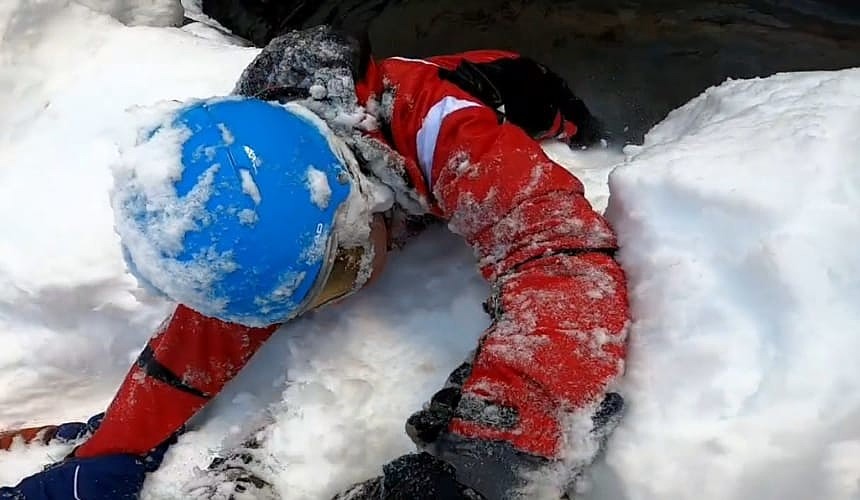Туристы на Красной Поляне спасли попавшего в беду горнолыжника