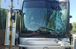 Автобус с туристами попал в ДТП под Челябинском