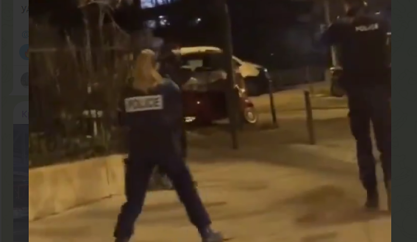 На туристов в Париже напал исламский террорист